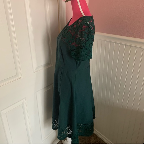 Pine Green Short Sleeved A-Line Dress with Lace Detail size 2X with Stretch - Picture 2 of 10